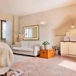 Cantagrillo - Spacious & Private Pool Villa