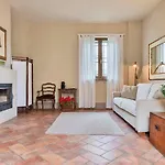 Cantagrillo - Spacious & Private Pool Villa
