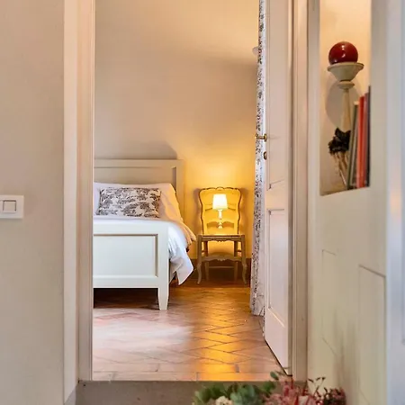 Cantagrillo - Spacious & Private Pool Villa Vinci